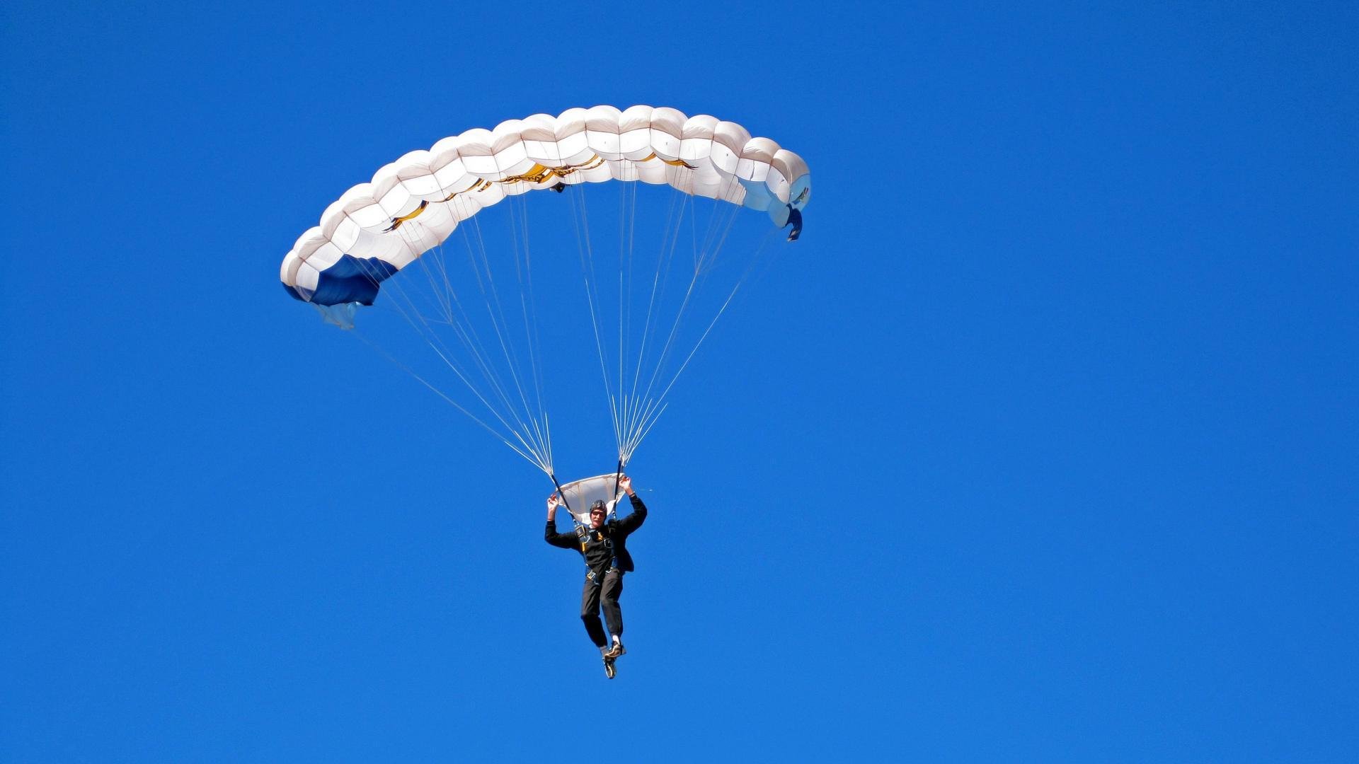 电竞周边商品热销战队品牌价值持续上升，电竞周边馆是真的吗