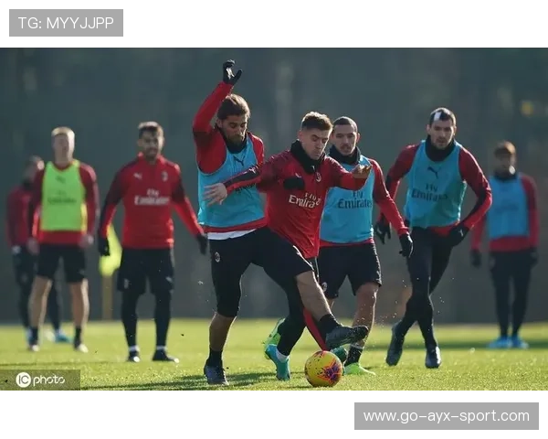 AC米兰边路过人传中，后点包抄把握机会，ac米兰 lv