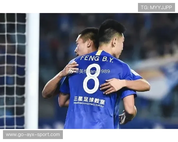 陕西联合冯伯元禁区内卡位，转身打门被后卫封堵